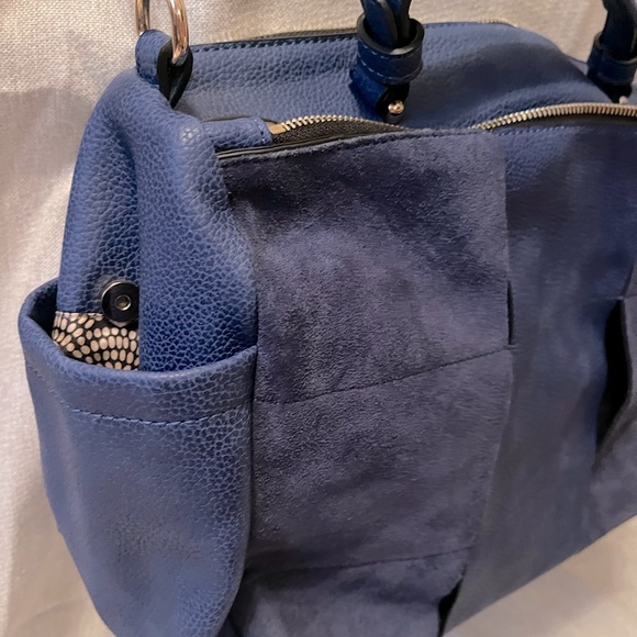 Beautiful nwt bag - Picture 3 of 5